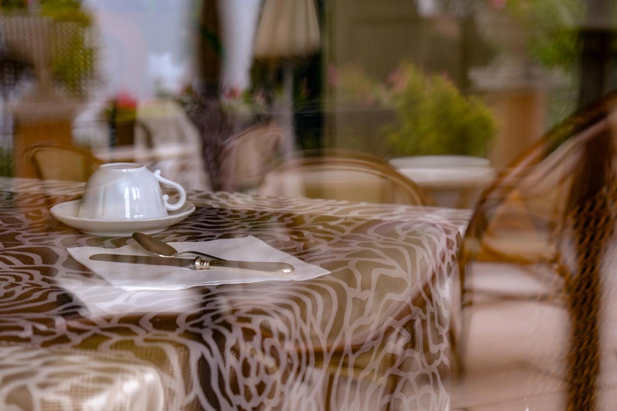 Hotel Bellevue Gardone Riviera Kültér fotó