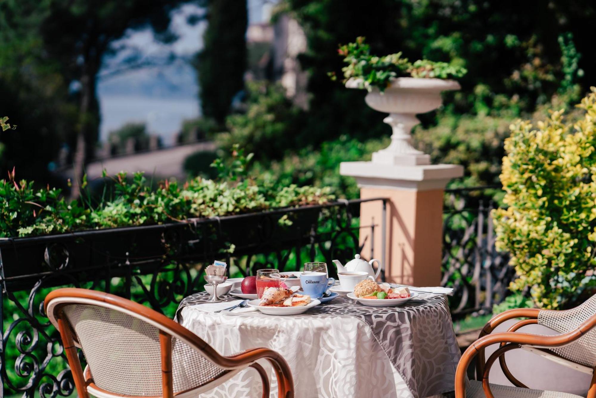 Hotel Bellevue Gardone Riviera Kültér fotó